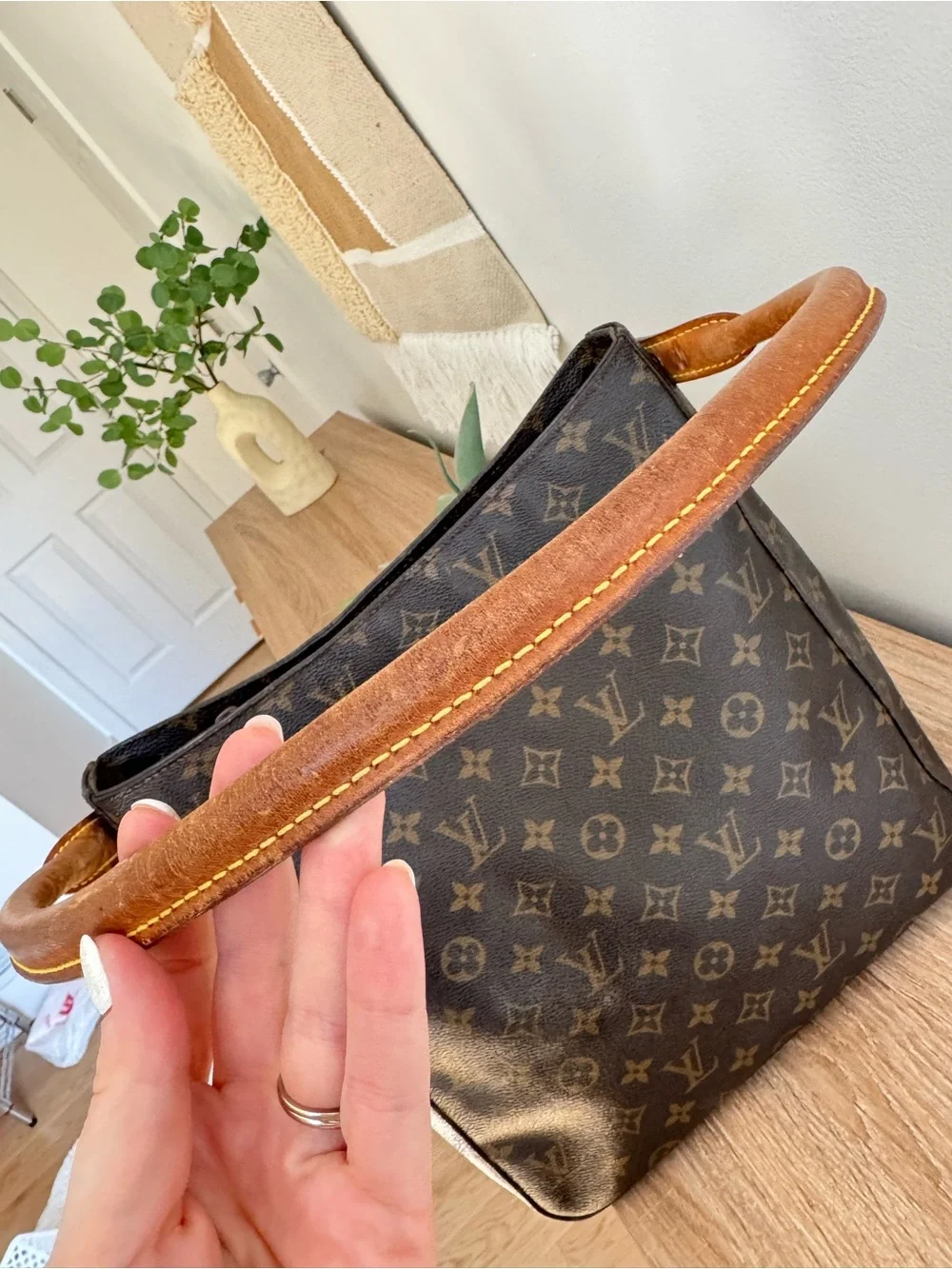 ✅AUTH✅LOUIS VUITTON LOOPING GM